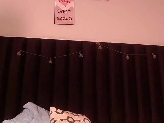 Live sex webcam photo for DirtyLittleSlut #290289124