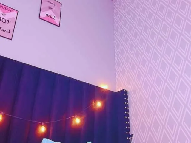 Live sex webcam photo for DirtyLittleSlut #291782540