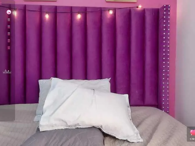 Live sex webcam photo for DirtyLittleSlut #291877335