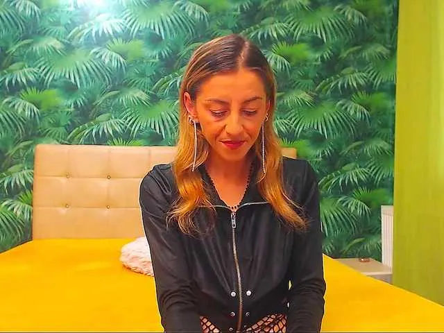 Live sex webcam photo for DirtyStella #288185634