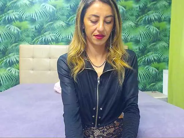 Live sex webcam photo for DirtyStella #288386565