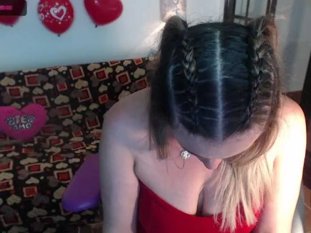 Live sex webcam photo for DirtyTina #272413503