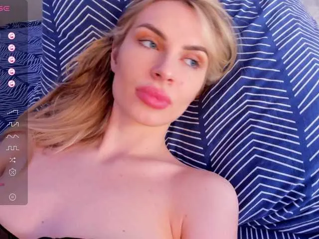 Live sex webcam photo for Diva96 #277945290