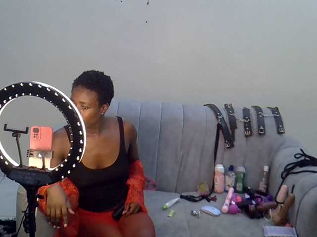 Live sex webcam photo for Divaslutty #291400152