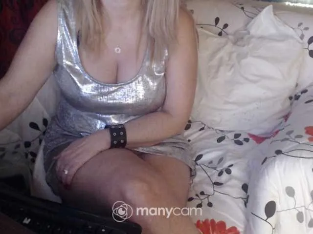 Live sex webcam photo for DivineBlond #287956855