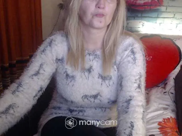 Live sex webcam photo for DivineBlond #287956879