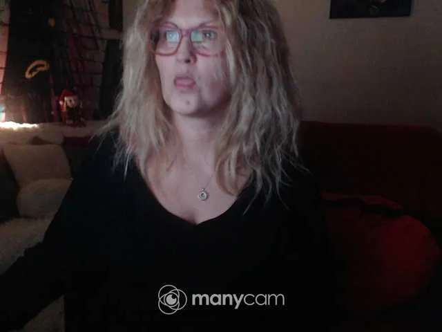 Live sex webcam photo for DivineBlond #287956886