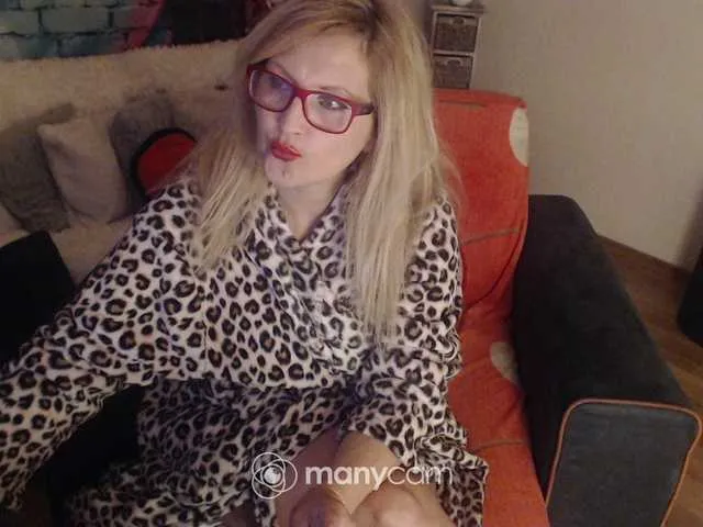 Live sex webcam photo for DivineBlond #287956899