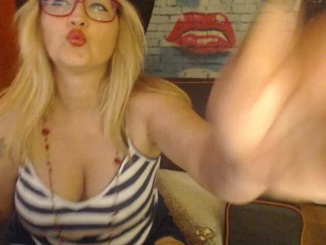 Live sex webcam photo for DivineBlond #287956925