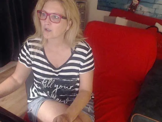 Live sex webcam photo for DivineBlond #287956934