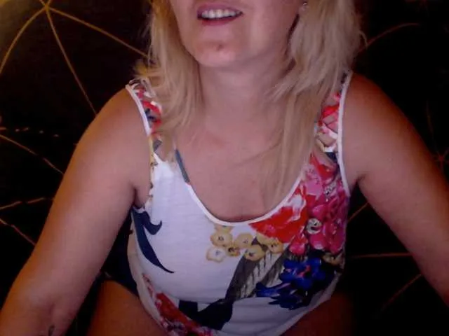 Live sex webcam photo for DivineBlond #287956985
