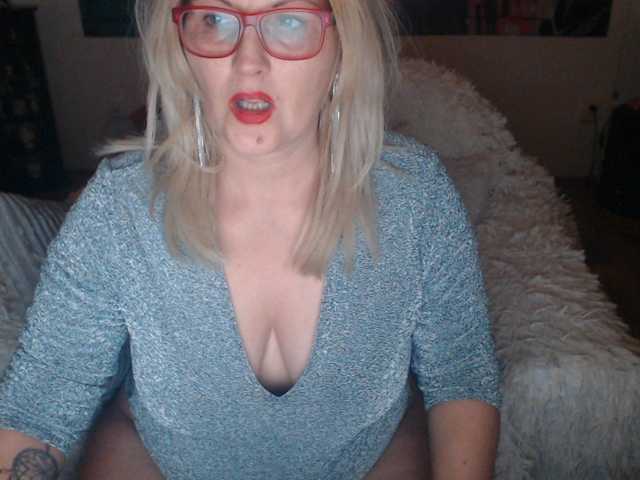 Live sex webcam photo for DivineBlond #277169065