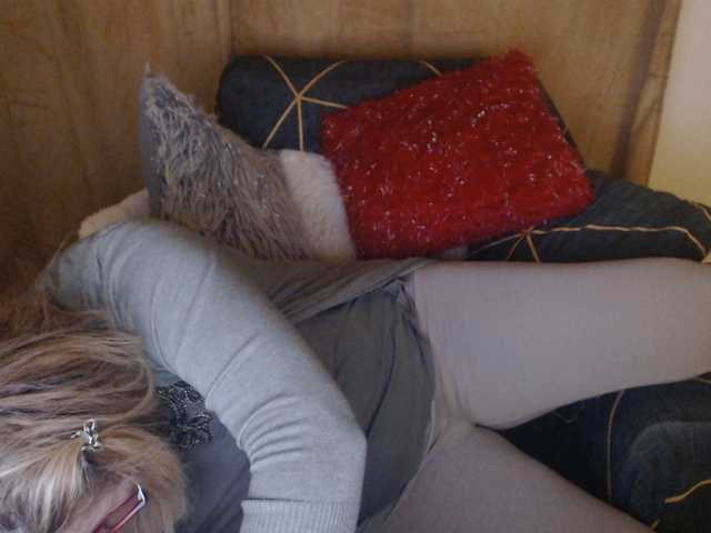 Live sex webcam photo for DivineBlond #277312702