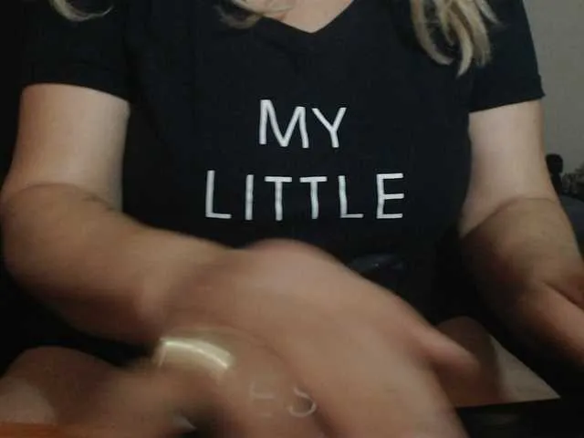 Live sex webcam photo for DivineBlond #289317330
