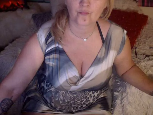 Live sex webcam photo for DivineBlond #290598108