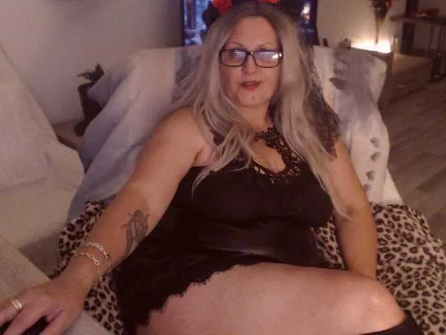 Live sex webcam photo for DivineBlond #292030979