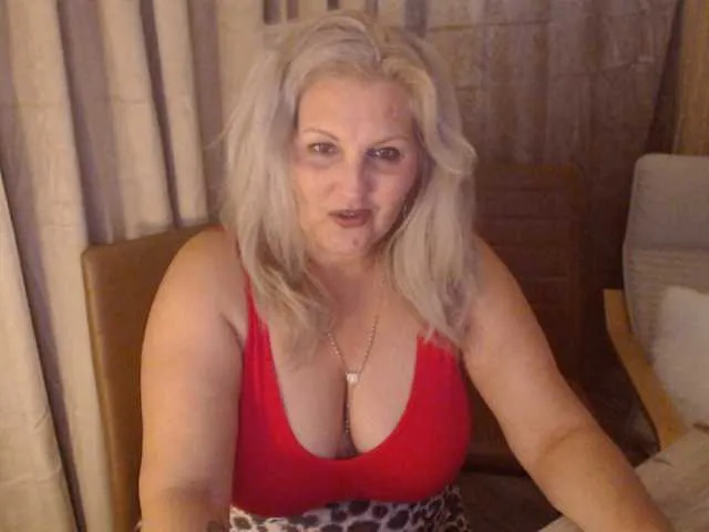 Live sex webcam photo for DivineBlond #292166047