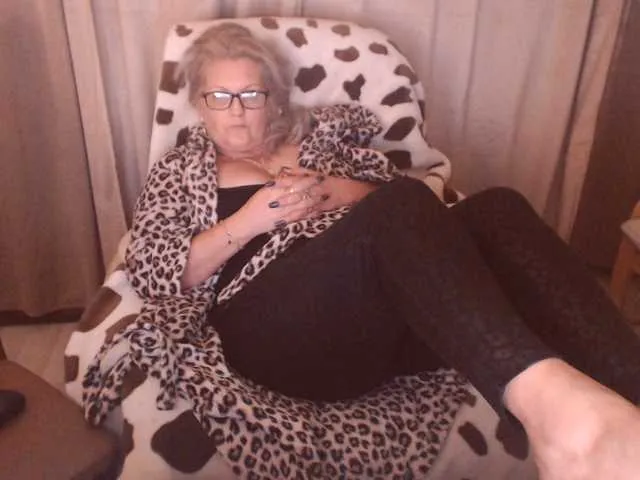 Live sex webcam photo for DivineBlond #292217164