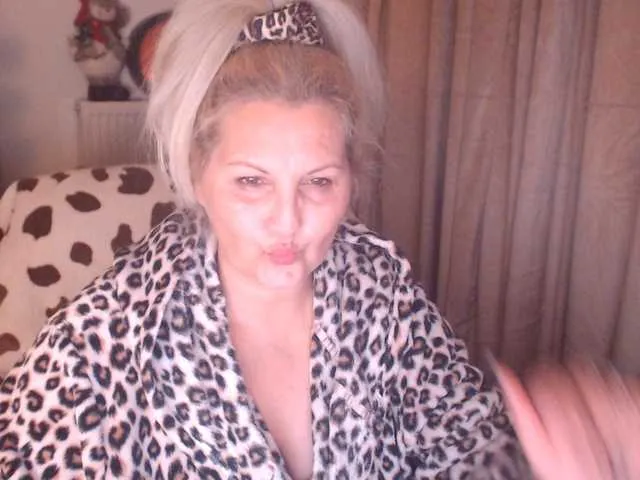 Live sex webcam photo for DivineBlond #292298375