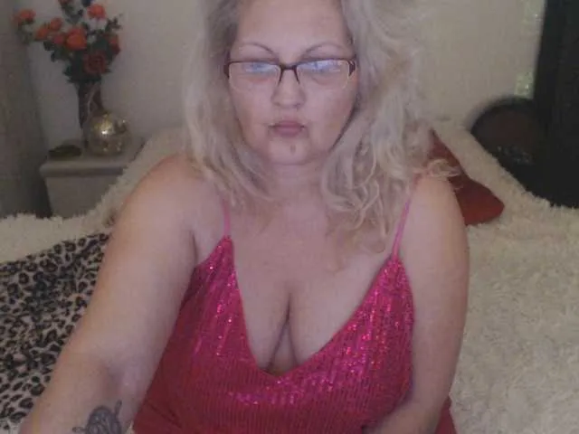 Live sex webcam photo for DivineBlond #292730915