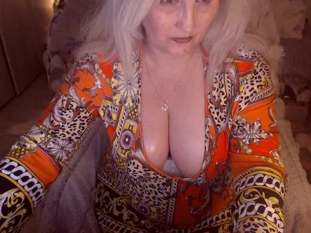 Live sex webcam photo for DivineBlond #293137314