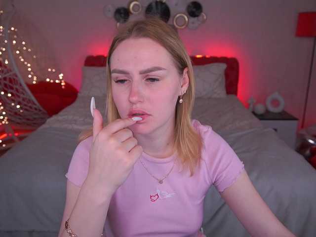 Live sex webcam photo for DivineJass #291188945