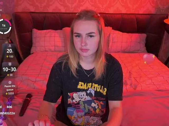 Live sex webcam photo for DivineJass #291781122