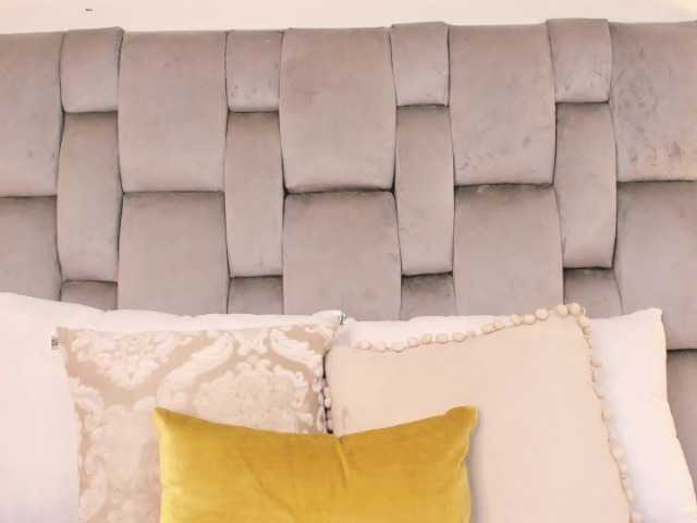 Live sex webcam photo for Dixie7 #292357864