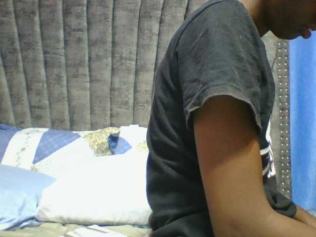 Live sex webcam photo for Dizzydose1 #289537664