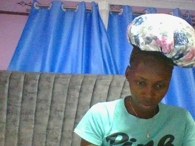 Live sex webcam photo for Dizzydose1 #290045648