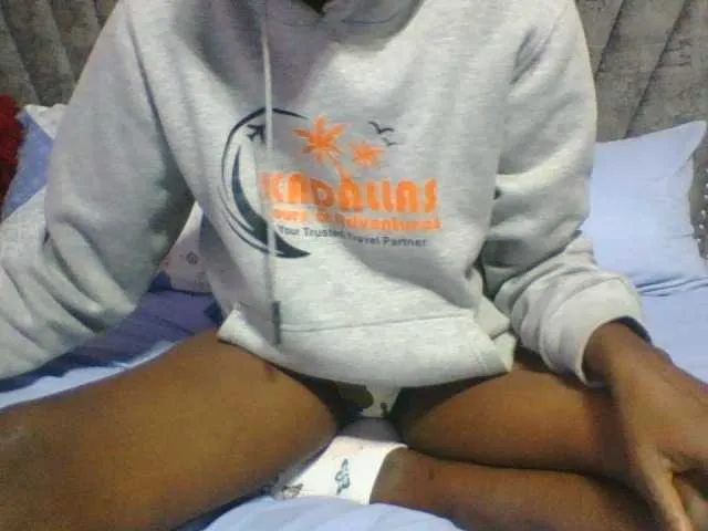 Live sex webcam photo for Dizzydose1 #290405771