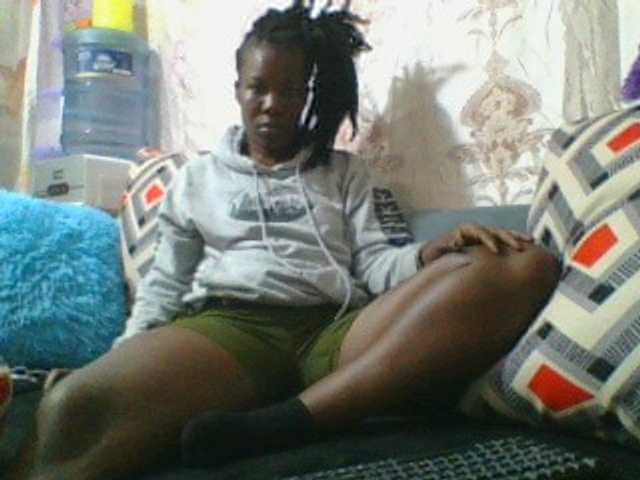 Live sex webcam photo for Dizzylaughter #275618292