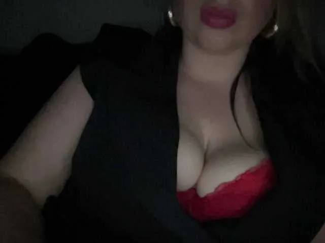 Live sex webcam photo for Djelina940 #293584038