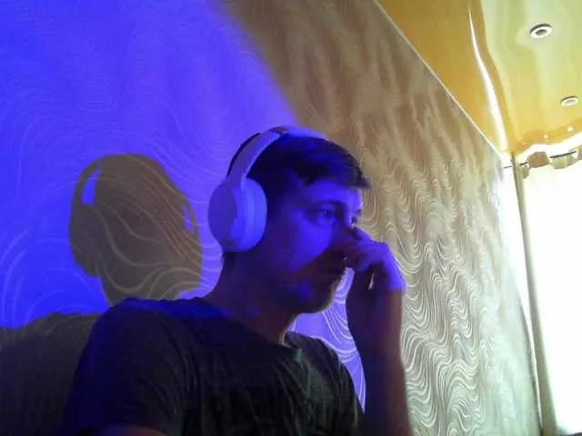 Live sex webcam photo for Djpilot #290818380