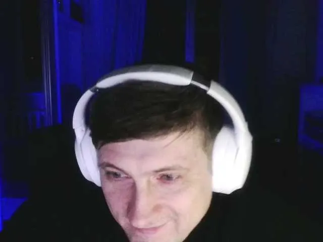 Live sex webcam photo for Djpilot #290931421