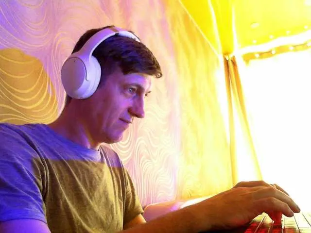 Live sex webcam photo for Djpilot #290968992