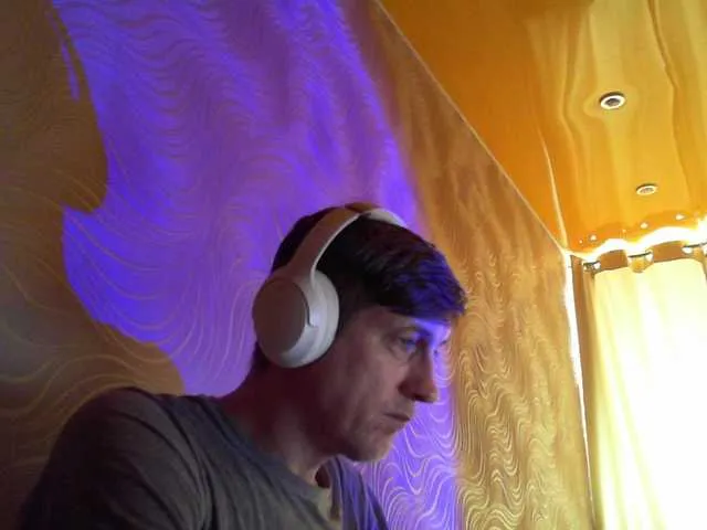 Live sex webcam photo for Djpilot #291143087