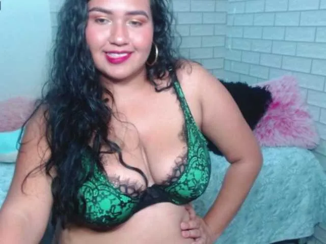 Live sex webcam photo for Doja-deluxe #271952118