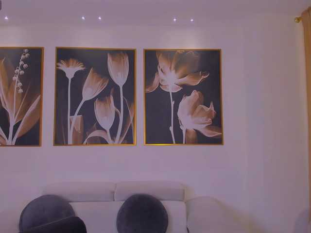 Live sex webcam photo for DolcieElliot #290176469