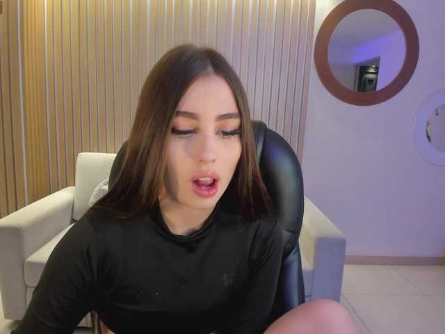 Live sex webcam photo for DolcieElliot #290235213