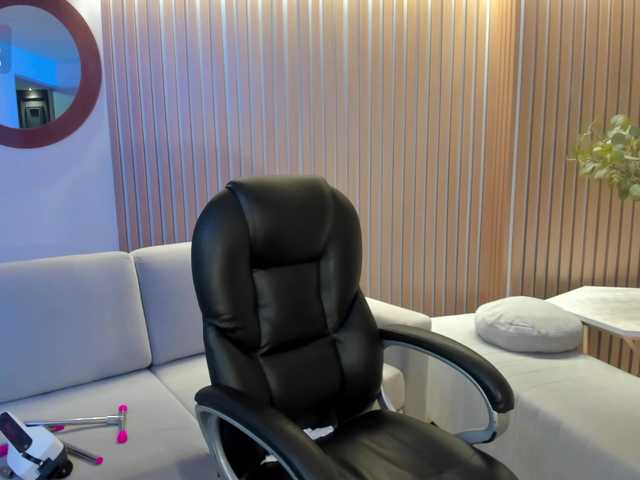 Live sex webcam photo for DolcieElliot #290250066