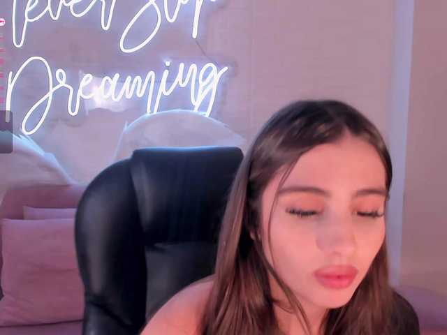 Live sex webcam photo for DolcieElliot #290309907