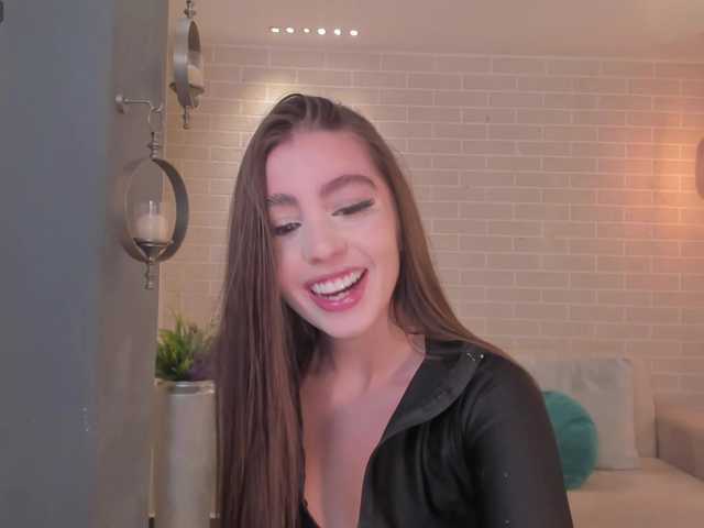 Live sex webcam photo for DolcieElliot #290438870