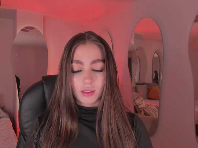 Live sex webcam photo for DolcieElliot #290519854