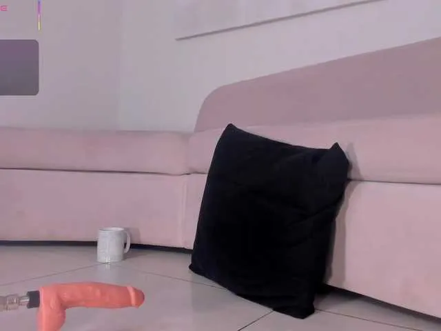 Live sex webcam photo for DolcieElliot #291598996