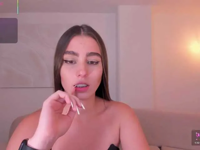 Live sex webcam photo for DolcieElliot #291618878