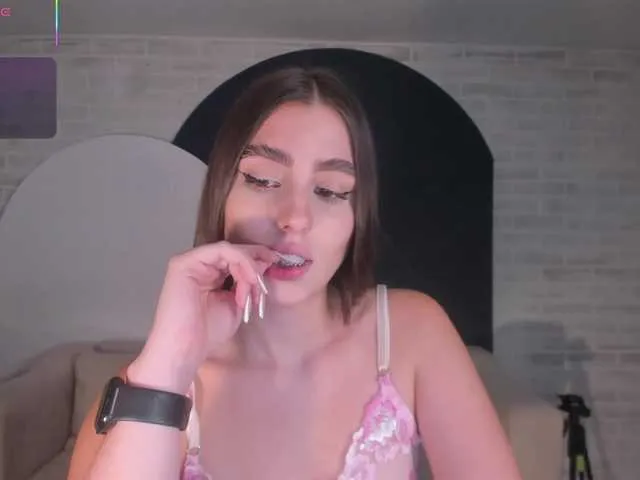 Live sex webcam photo for DolcieElliot #291690471