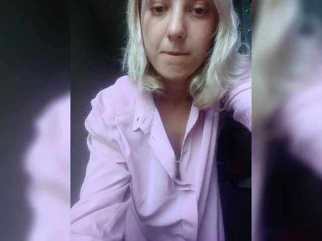 Live sex webcam photo for Dolli975544 #273486207
