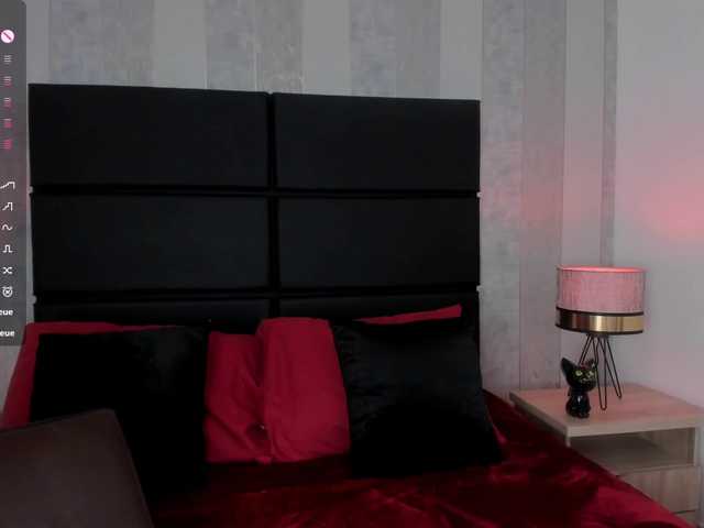 Live sex webcam photo for DollyConnor #291678495