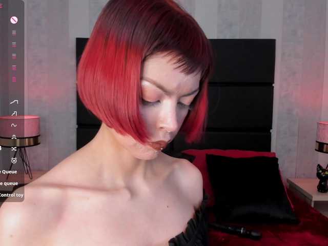 Live sex webcam photo for DollyConnor #291863417